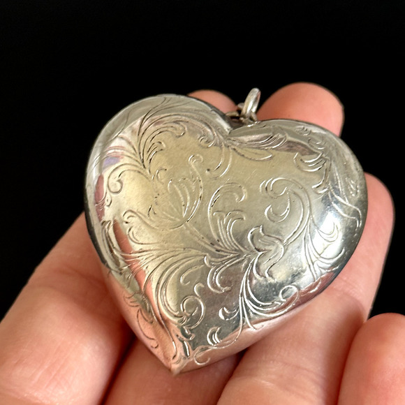 Vintage 925 Sterling Silver Large Puffy Heart Floral Scroll Etched Pendant - Picture 7 of 10